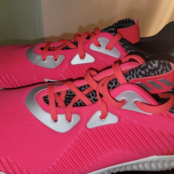 NWT Adidas Alphabounce J Running Shoes Bright Pink w/Cheetah Print in Black/Gray - Picture 4 of 6